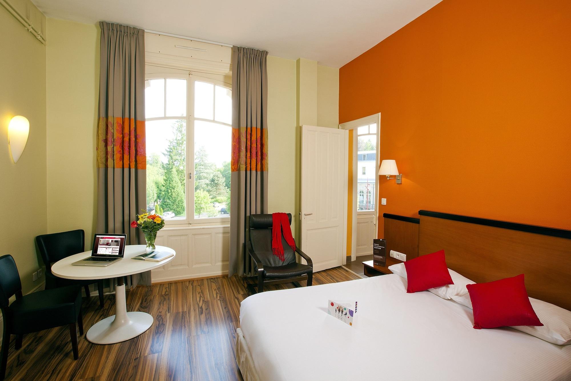 Hotels&Résidences - Le Metropole Luxeuil-les-Bains Esterno foto