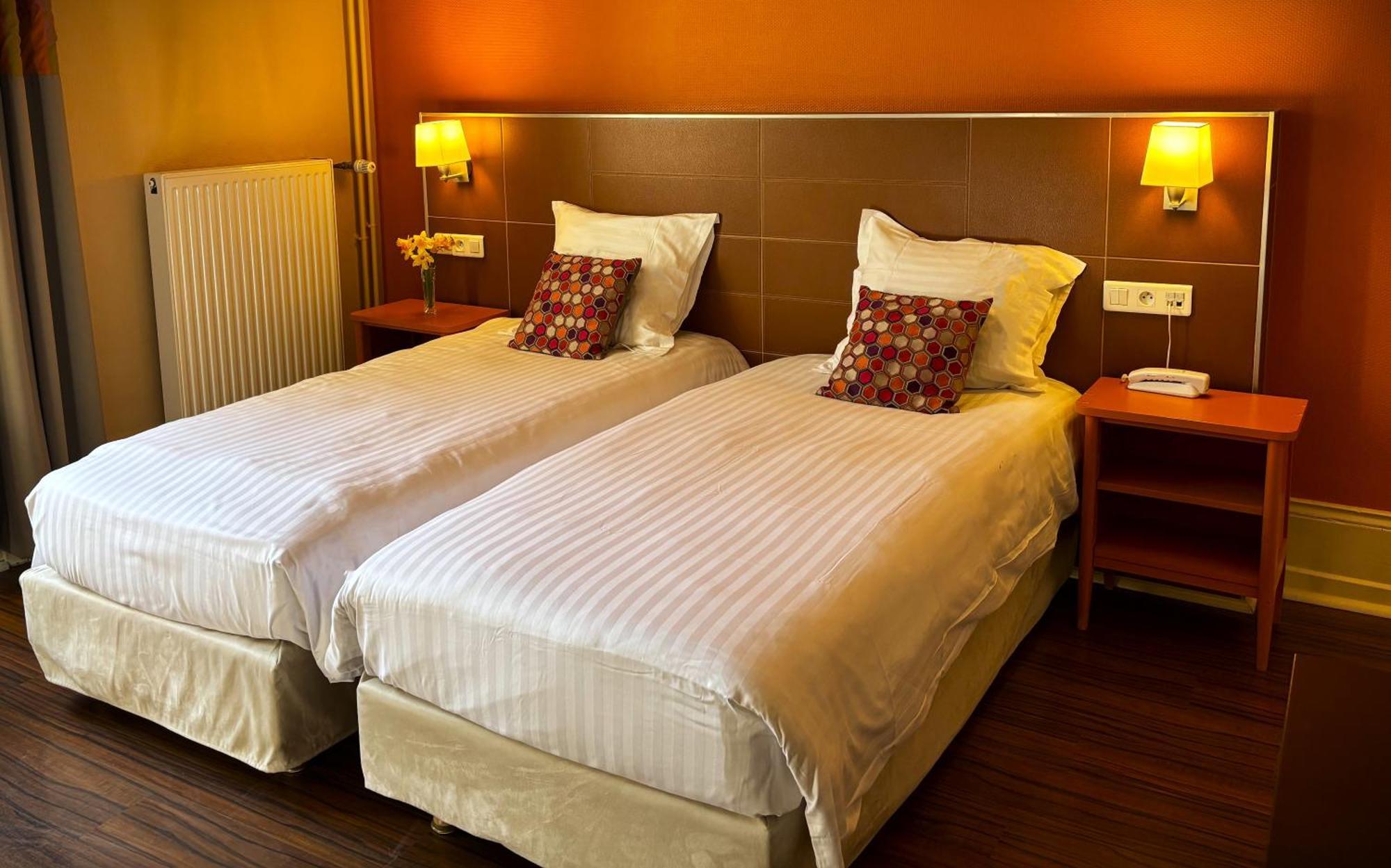 Hotels&Résidences - Le Metropole Luxeuil-les-Bains Esterno foto