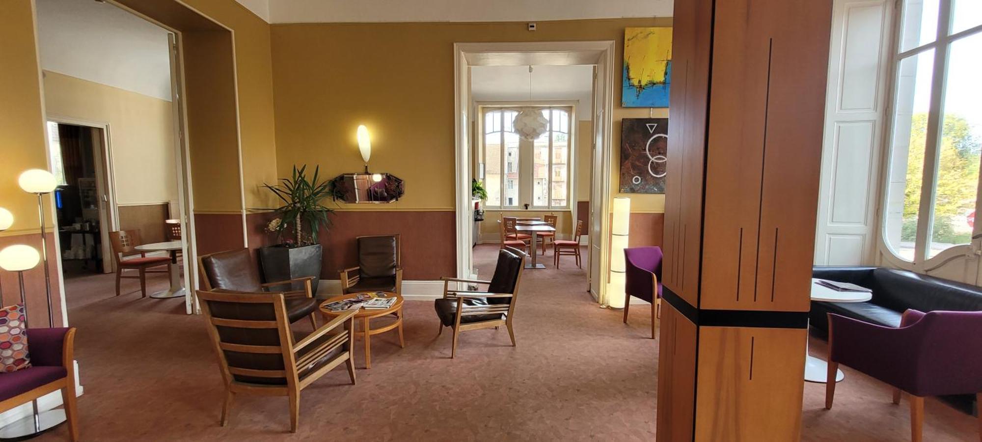 Hotels&Résidences - Le Metropole Luxeuil-les-Bains Esterno foto