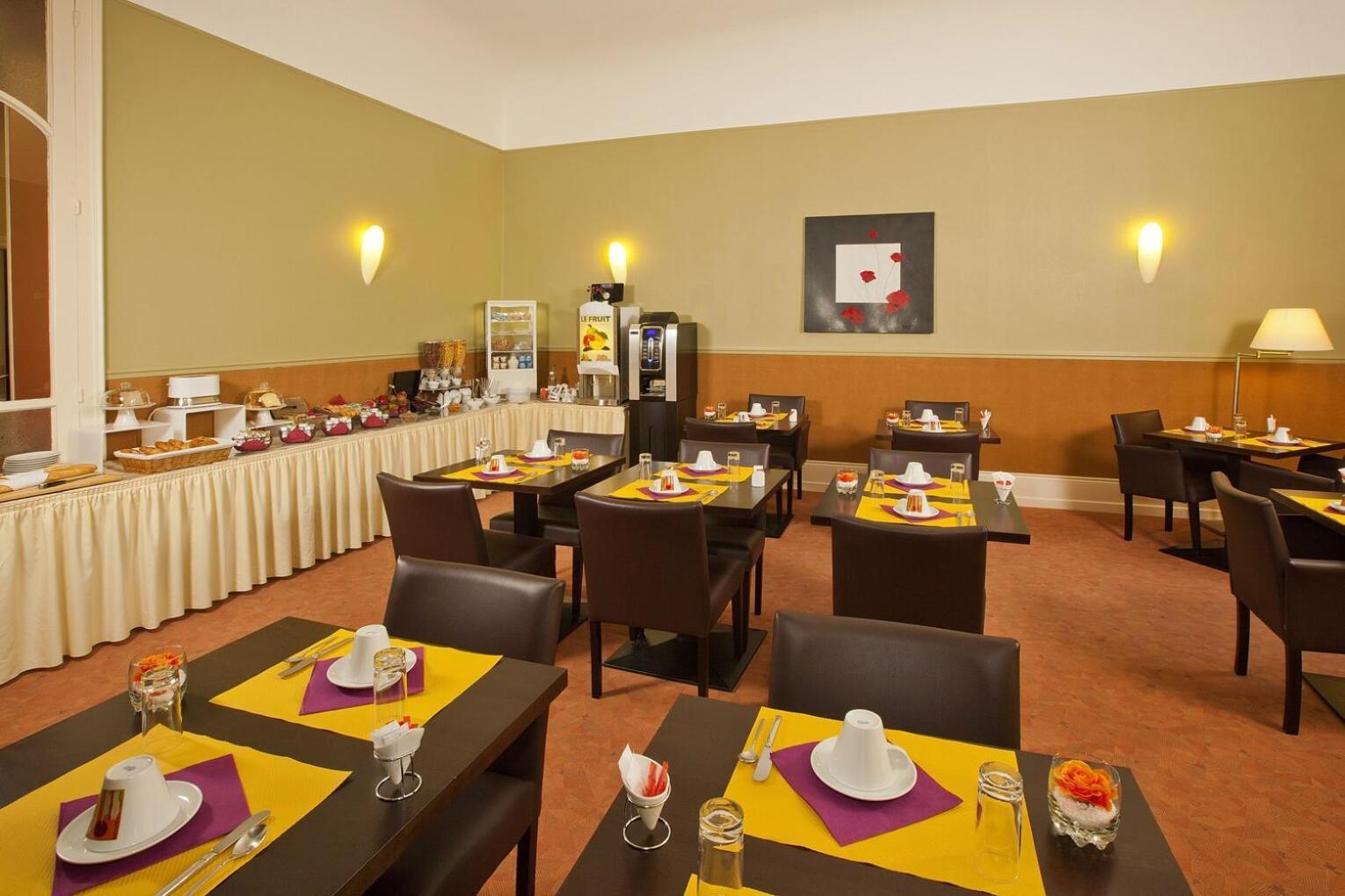 Hotels&Résidences - Le Metropole Luxeuil-les-Bains Esterno foto