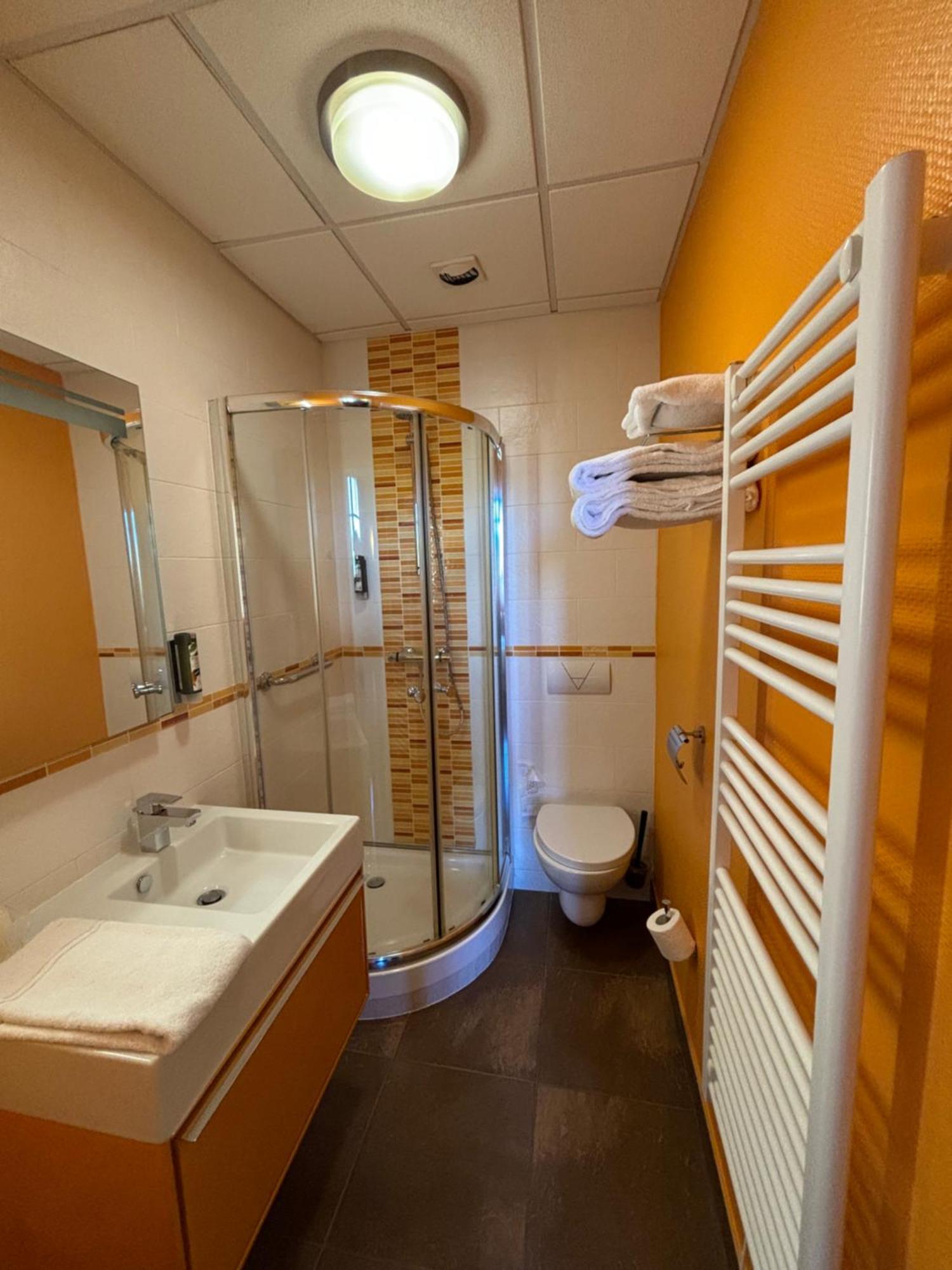 Hotels&Résidences - Le Metropole Luxeuil-les-Bains Esterno foto