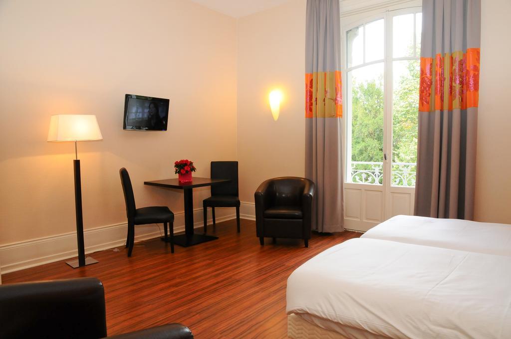 Hotels&Résidences - Le Metropole Luxeuil-les-Bains Esterno foto