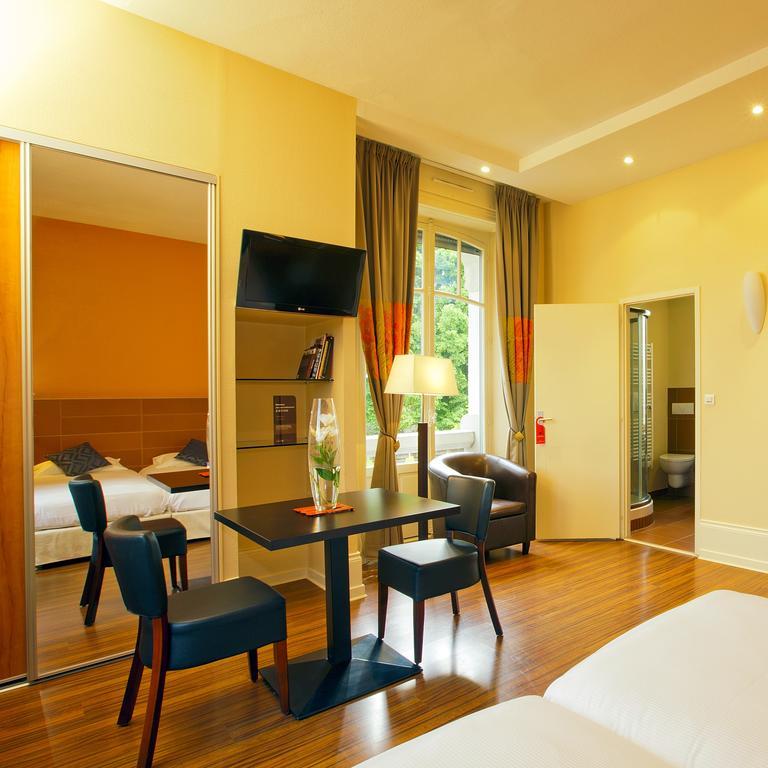 Hotels&Résidences - Le Metropole Luxeuil-les-Bains Esterno foto