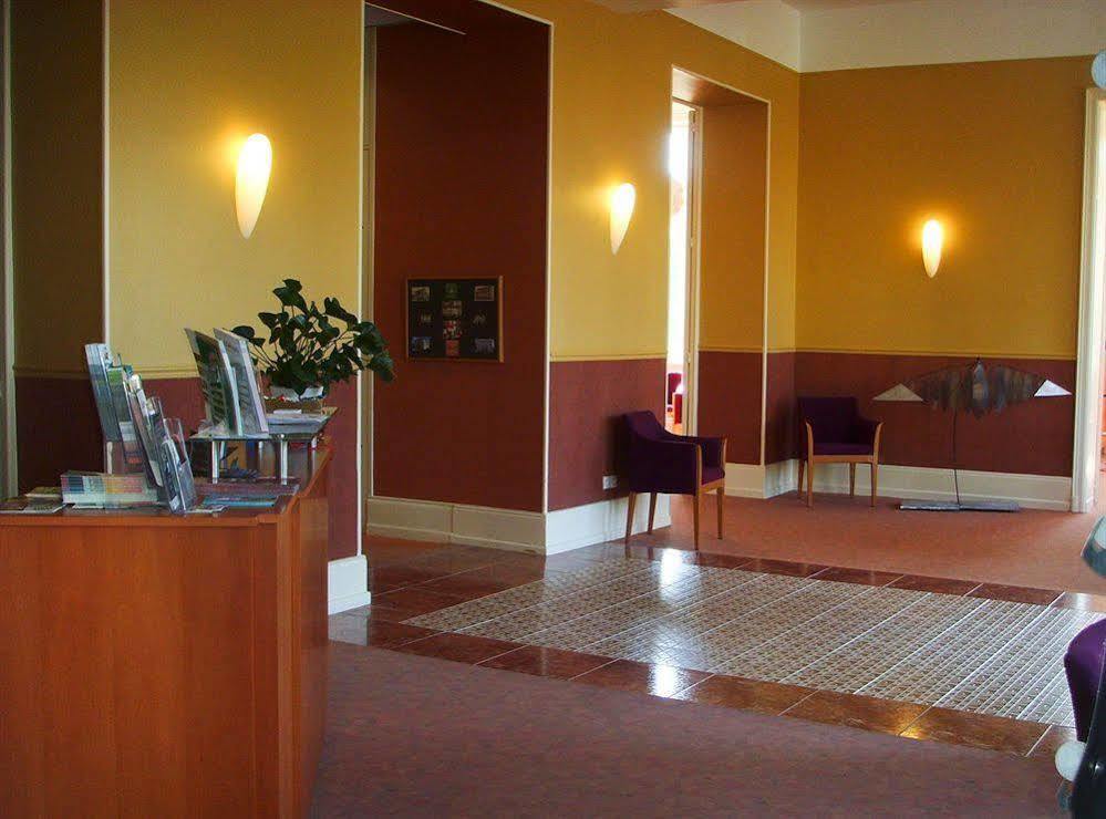 Hotels&Résidences - Le Metropole Luxeuil-les-Bains Esterno foto