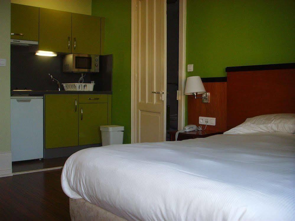 Hotels&Résidences - Le Metropole Luxeuil-les-Bains Esterno foto