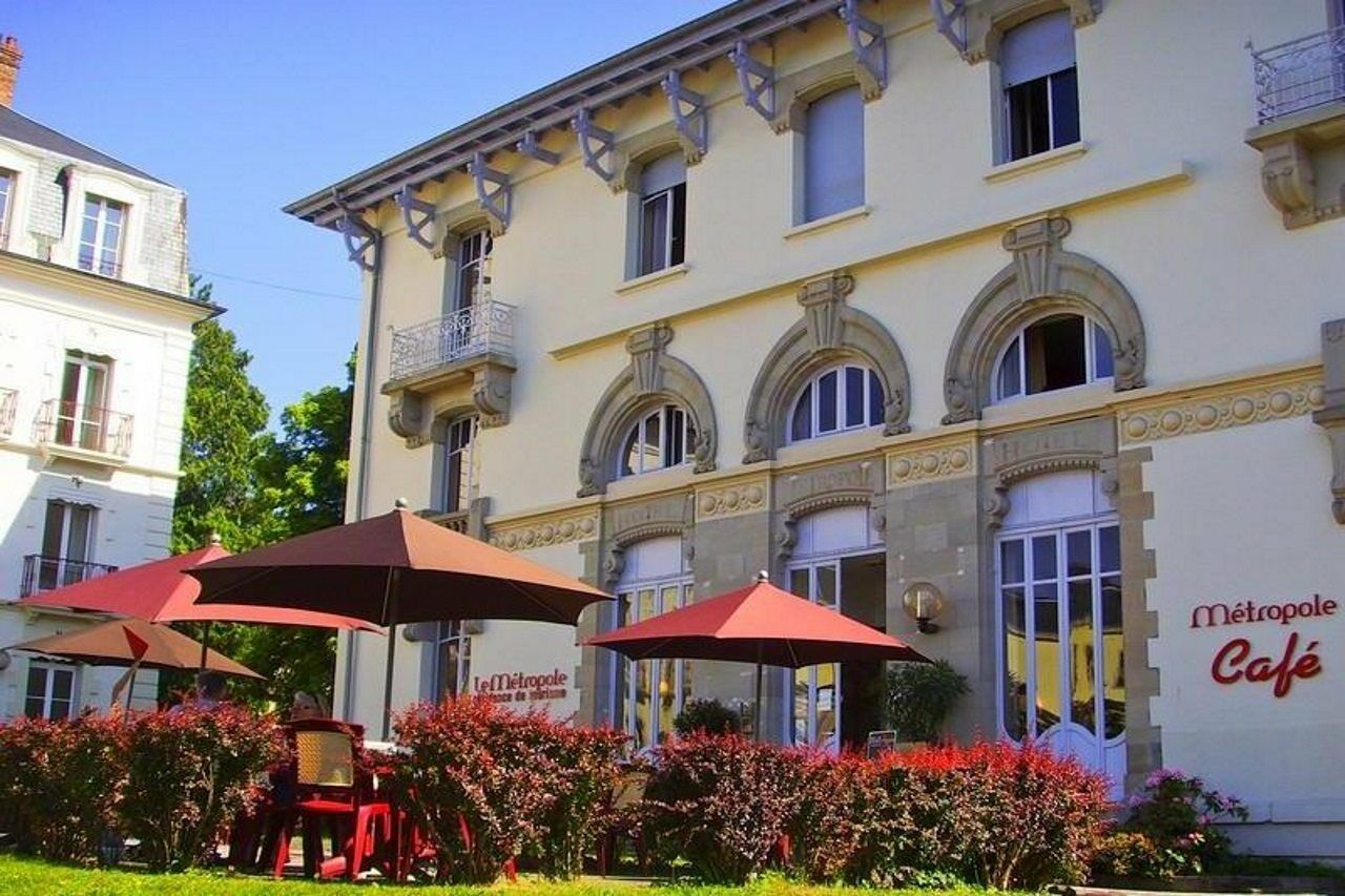 Hotels&Résidences - Le Metropole Luxeuil-les-Bains Esterno foto