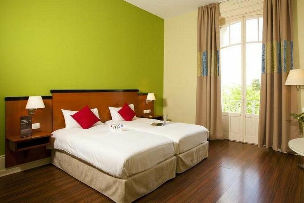 Hotels&Résidences - Le Metropole Luxeuil-les-Bains Esterno foto
