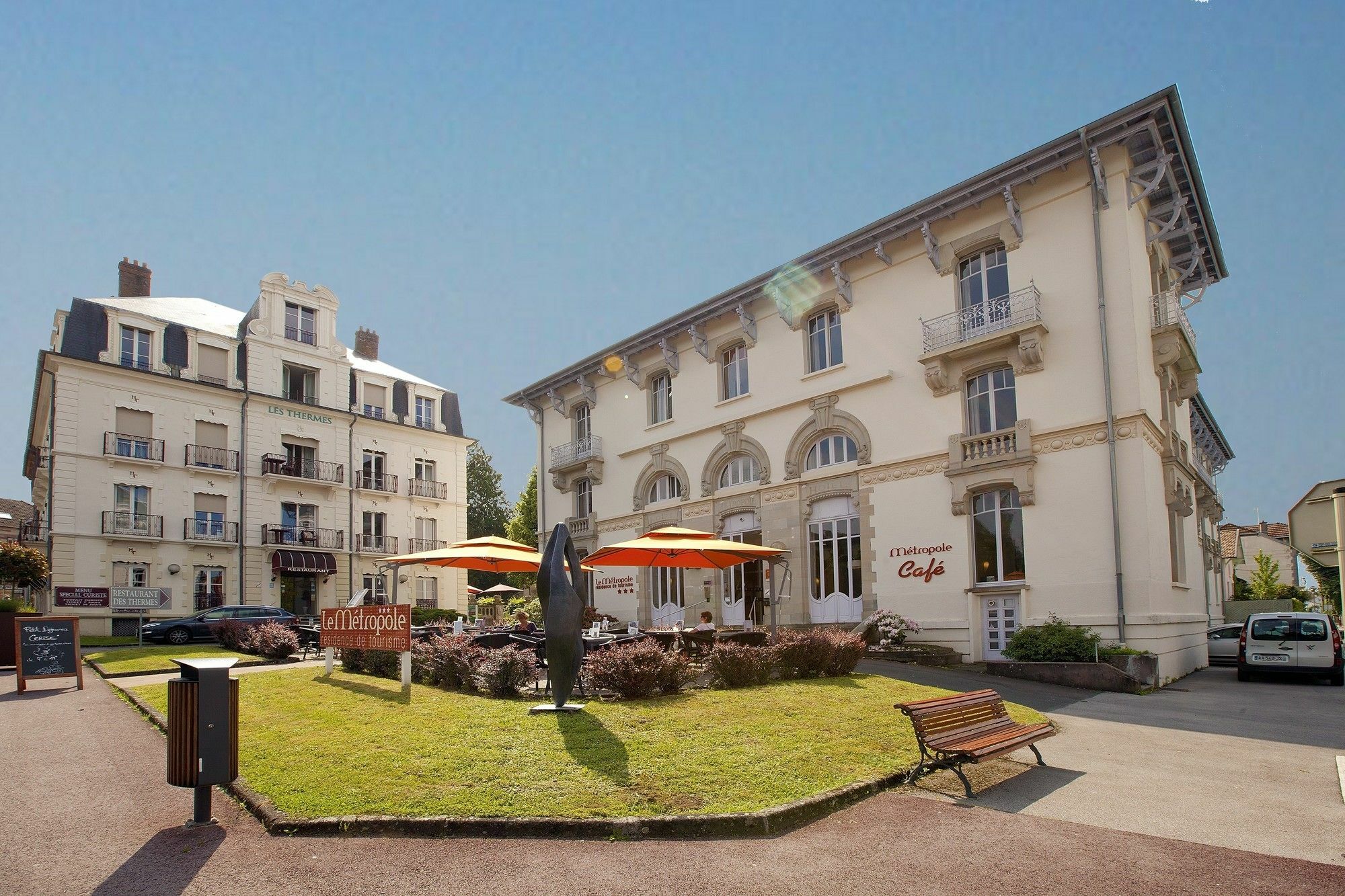 Hotels&Résidences - Le Metropole Luxeuil-les-Bains Esterno foto