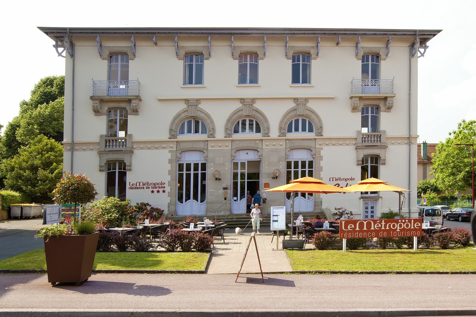 Hotels&Résidences - Le Metropole Luxeuil-les-Bains Esterno foto
