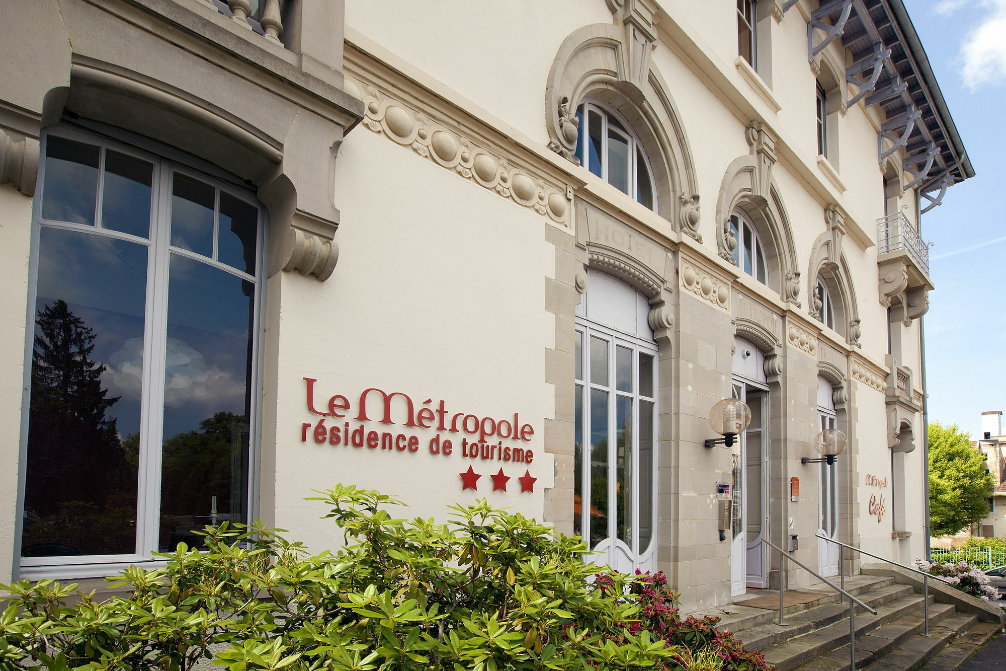 Hotels&Résidences - Le Metropole Luxeuil-les-Bains Esterno foto