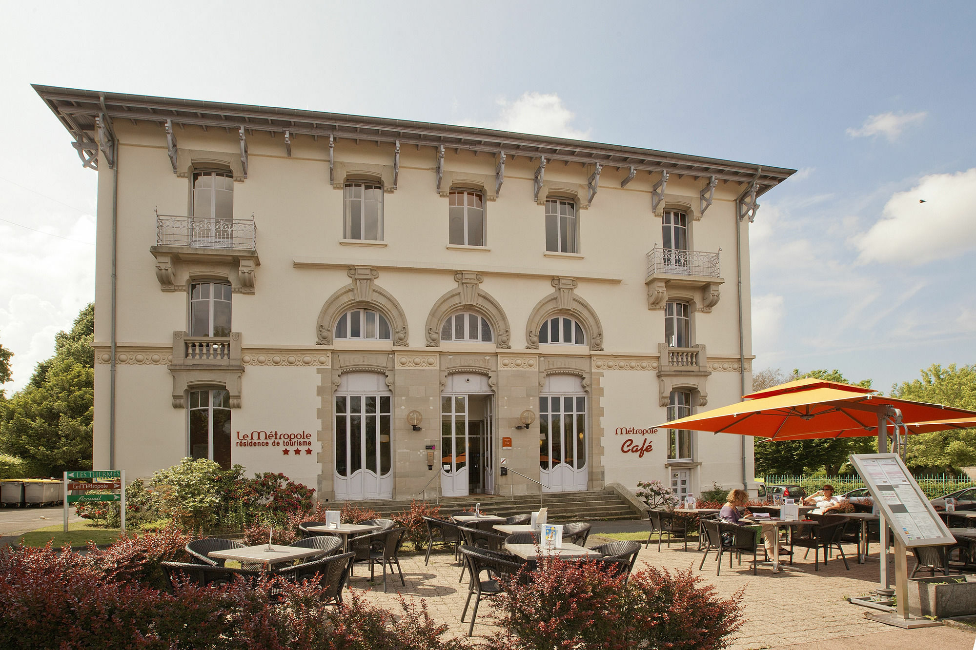 Hotels&Résidences - Le Metropole Luxeuil-les-Bains Esterno foto